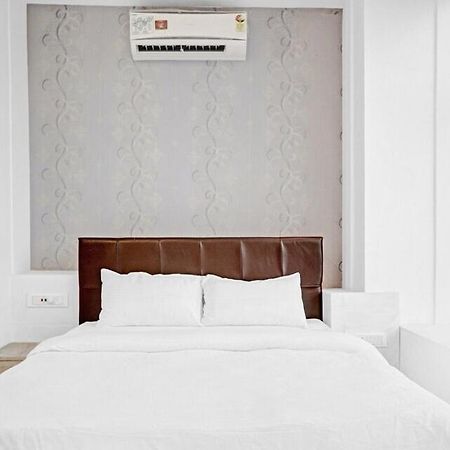Collection O Sigma Inn Surat Bagian luar foto