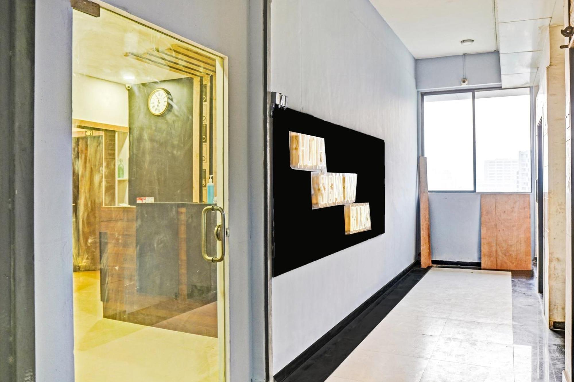 Collection O Sigma Inn Surat Bagian luar foto