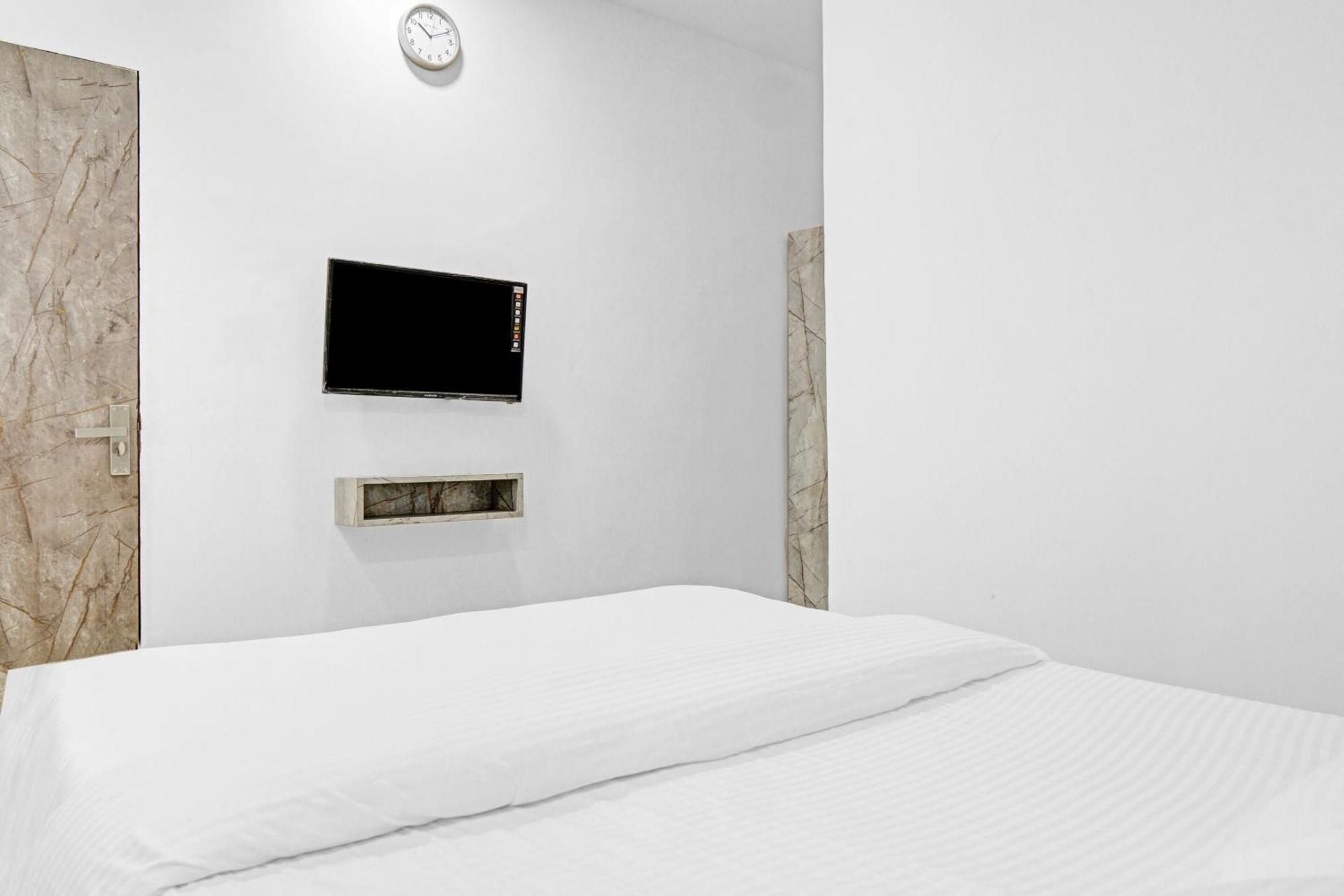 Collection O Sigma Inn Surat Bagian luar foto