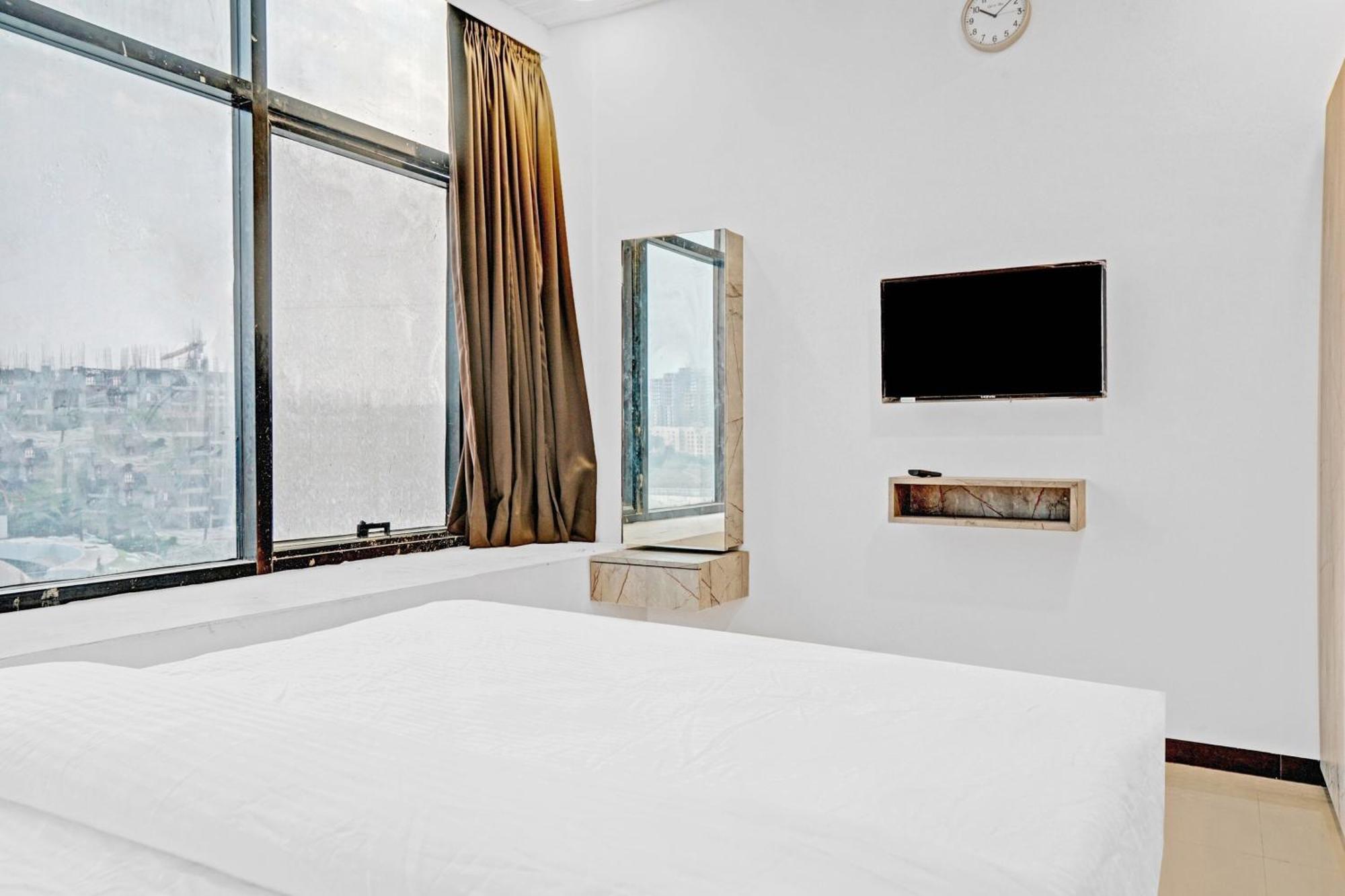 Collection O Sigma Inn Surat Bagian luar foto