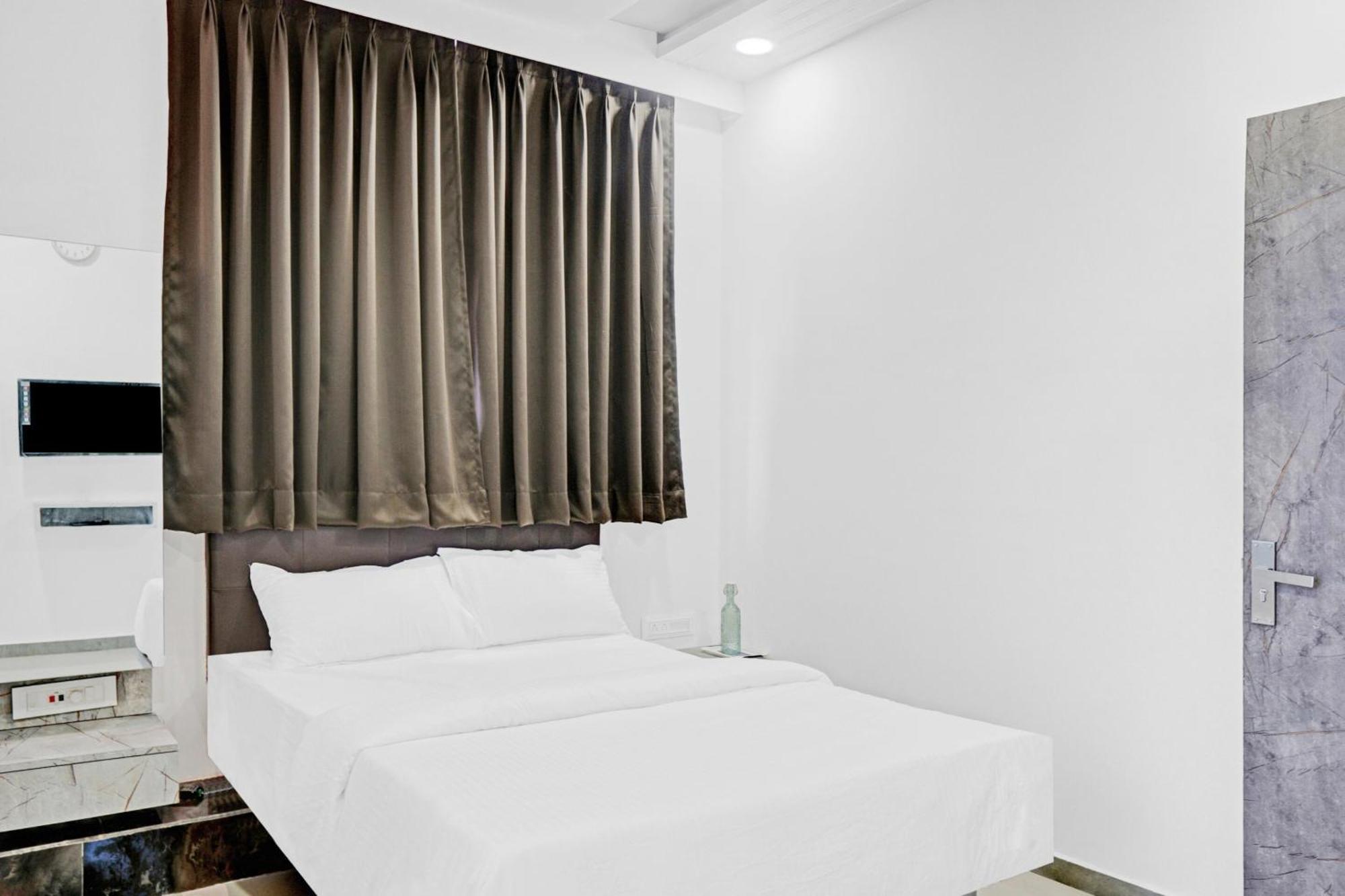 Collection O Sigma Inn Surat Bagian luar foto