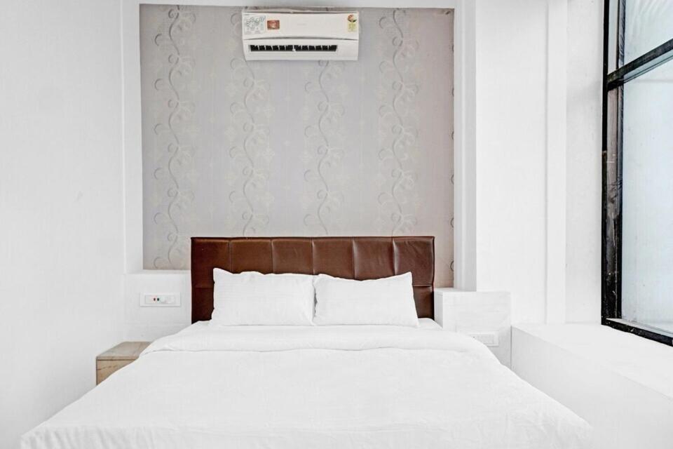 Collection O Sigma Inn Surat Bagian luar foto